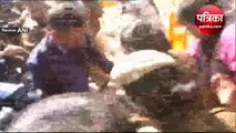 VIDEO: अतिक्रमण अभियान खिलाफ के महबूबा मुफ्ती का प्रदर्शन, दिल्ली पुलिस ने हिरासत में लिया