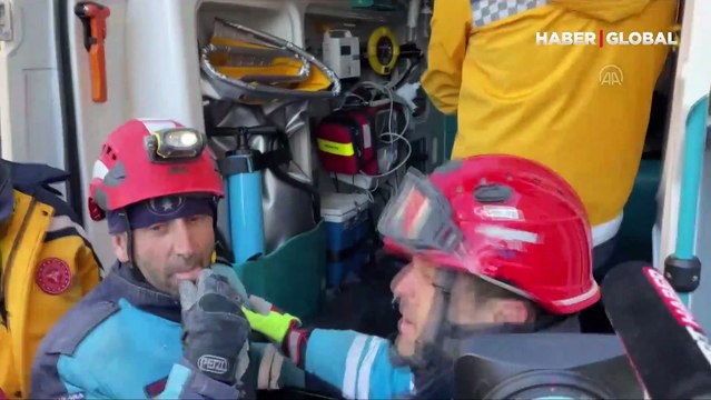 Enkaz altındaki anne kızını emzirerek hayatta tuttu: Masal, 56 saat sonra böyle kurtarıldı