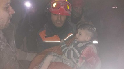 Enkazdan çıkarılan 5 yaşındaki Serap Ela: Ben çok ağırım ama