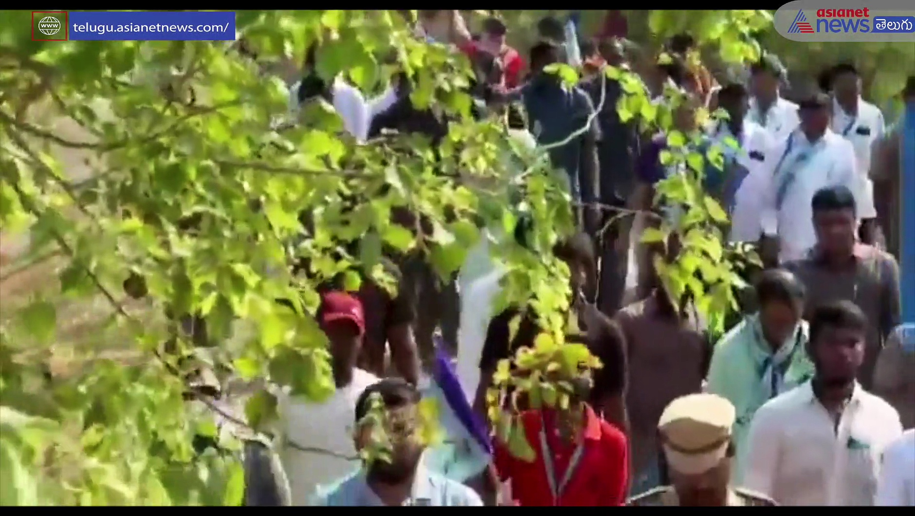 జనగామ జిల్లాలో వైఎస్ షర్మిల పాదయాత్ర... స్టేషన్ ఘనపూర్ లో భారీ బహిరంగ సభ..  