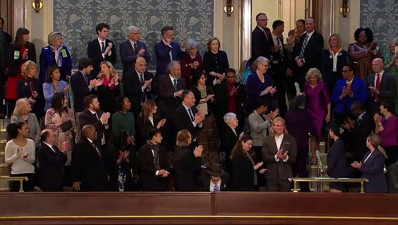 Kuss zwischen Jill Biden und Harris' Mann erregt die USA