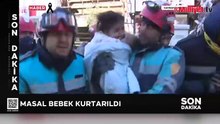 Masal bebek babasının kollarında! Annesi emzirerek hayata bağladı
