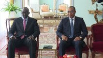 Le président de la BOAD, Serge Ekue, présente ses activités au président Alassane Ouattara