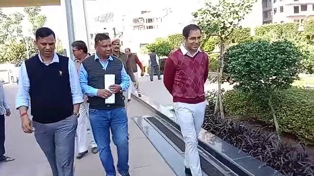 जिला कलेक्टर ने किया नगर परिषद भवन का औचक निरीक्षण