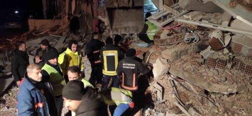Hatay'da itfaiyeciler 5 kişiyi daha enkazdan sağ olarak kurtardı