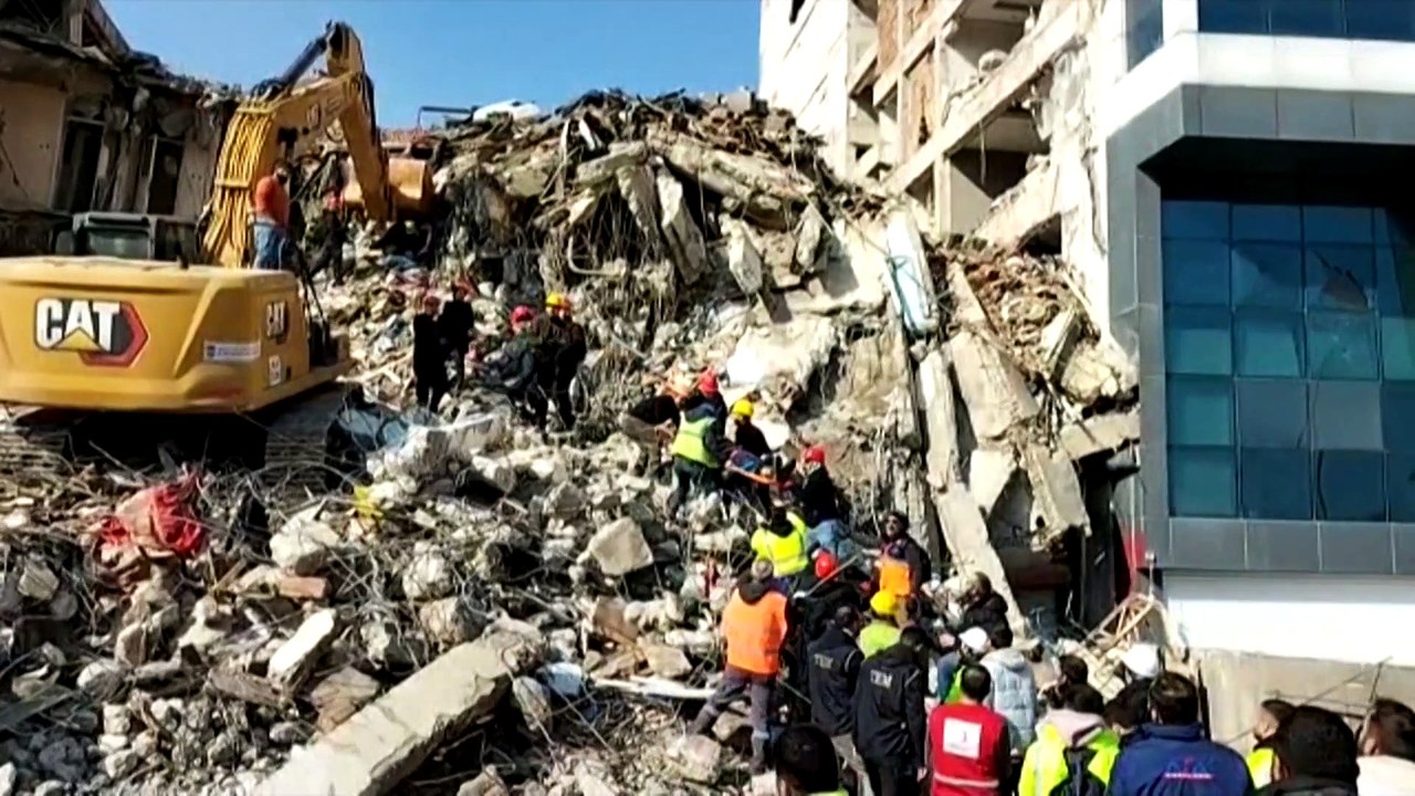 Türkei: Kinder zwei Tage nach Erdbeben aus Trümmern befreit