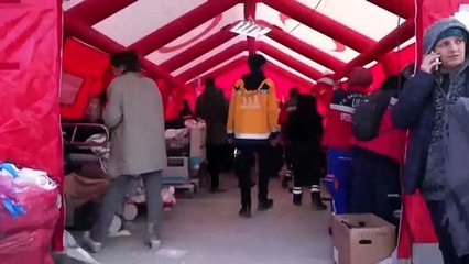 Depremden etkilenen illerde sahra hastaneleri kuruldu