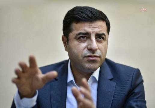 Demirtaş'tan Kılıçdaroğlu Paylaşımı: Hem Güçlü Bir Dayanışma Hem de Güçlü Bir Siyasi Duruş, Bu Zor Dönemi El Ele Vererek Atlatmamız İçin Çok...