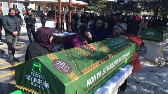 Depremde hayatını kaybeden anne ve oğluna acı veda... Baba ve kızı ise yarın defnedilecek