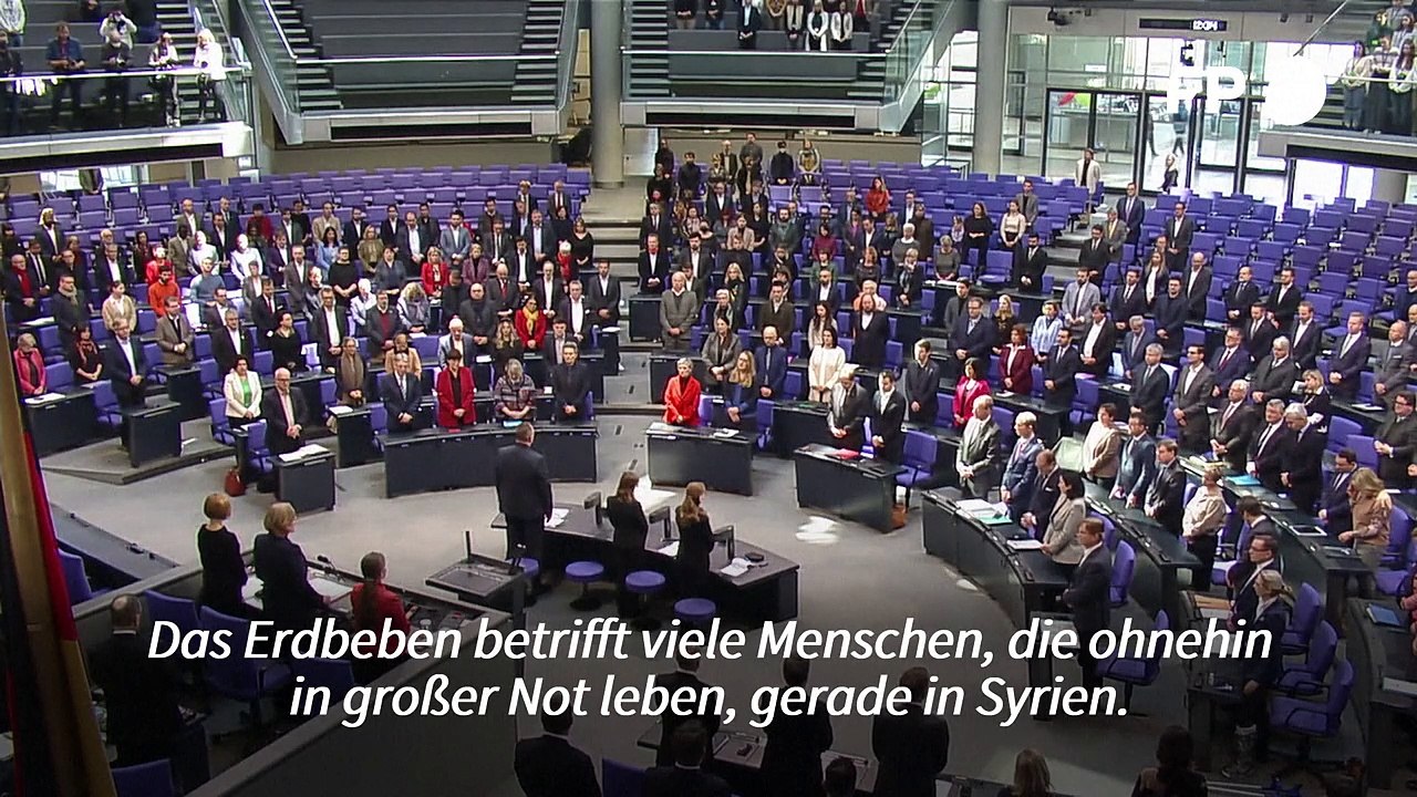 Schweigeminute im Bundestag für Erdbeben-Opfer