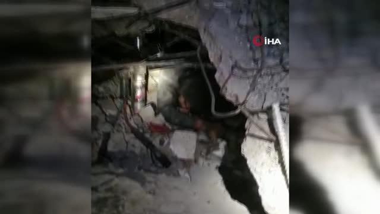 Enkaz altında Kur'an-ı Kerim okuyarak kurtarılmayı bekledi... Hastane yolunda hayatını kaybetti