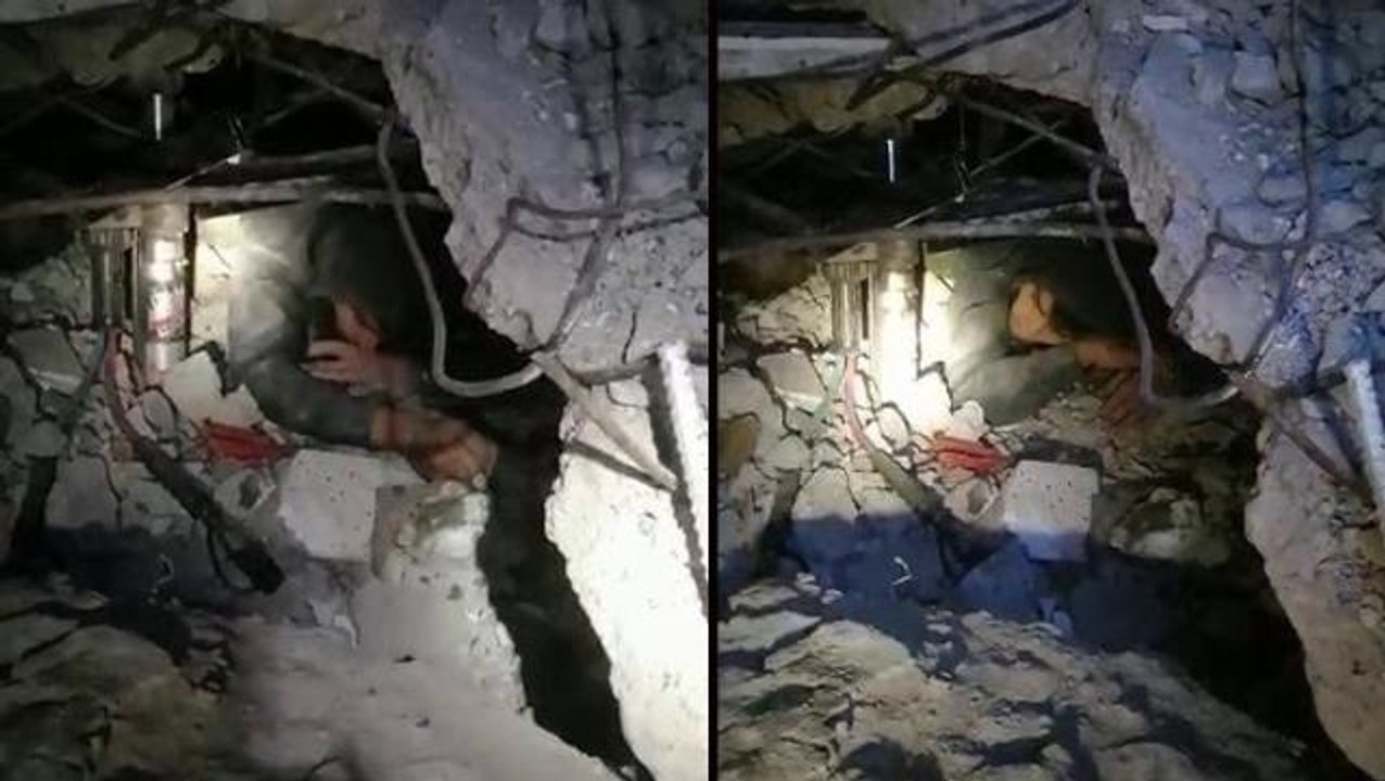 Enkaz altında Kur'an-ı Kerim okuyarak kurtarılmayı bekleyen genç, hastane yolunda hayatını kaybetti