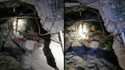 Enkaz altında Kur'an-ı Kerim okuyarak kurtarılmayı bekleyen genç, hastane yolunda hayatını kaybetti