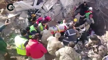 Kahramanmaraş'tan yürekleri ısıtan haber: Depremin 55. saatinde anne ve 3 kızı sağ kurtarıldı