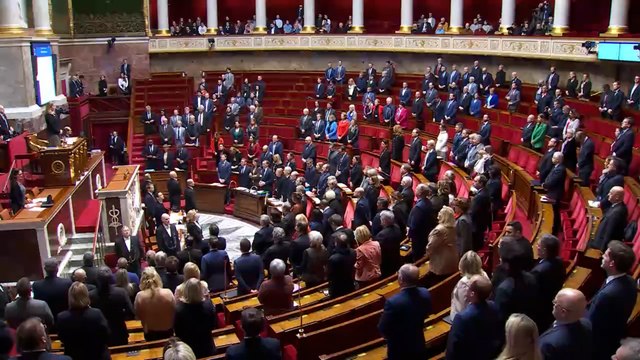 Fransız parlamentosunda depremde ölenler için saygı duruşu