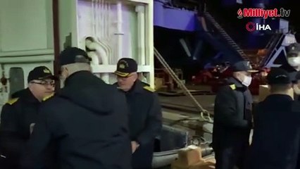 MSB: TCG İskenderun, İskenderun Limanı'na yardım malzemelerini teslim etti