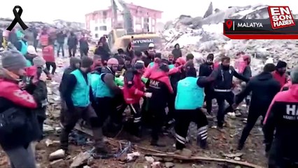 Malatya'nın Yeşilyurt ilçesinde Sevim Özkaya isimli kişi enkazdan sağ çıkarıldı