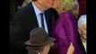 Usa, virale il video del bacio sulle labbra fra la first lady Jill Biden e il marito della Emhoff
