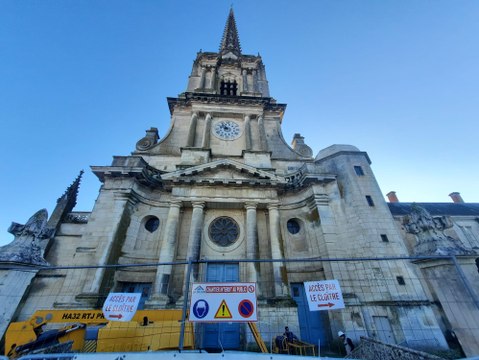 Vendée : le parvis de la cathédrale de Luçon fermé, en raison de chutes de pierres
