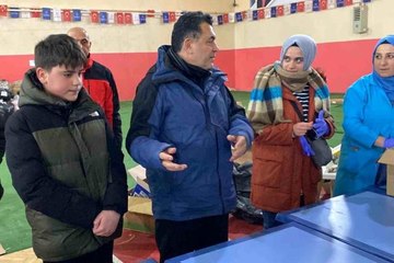 12 sınıf öğrencisi harçlığını depremzedelere bağışladı