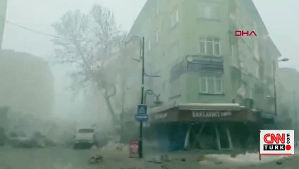 Malatya'da 4 katlı binanın çökme anı kamerada