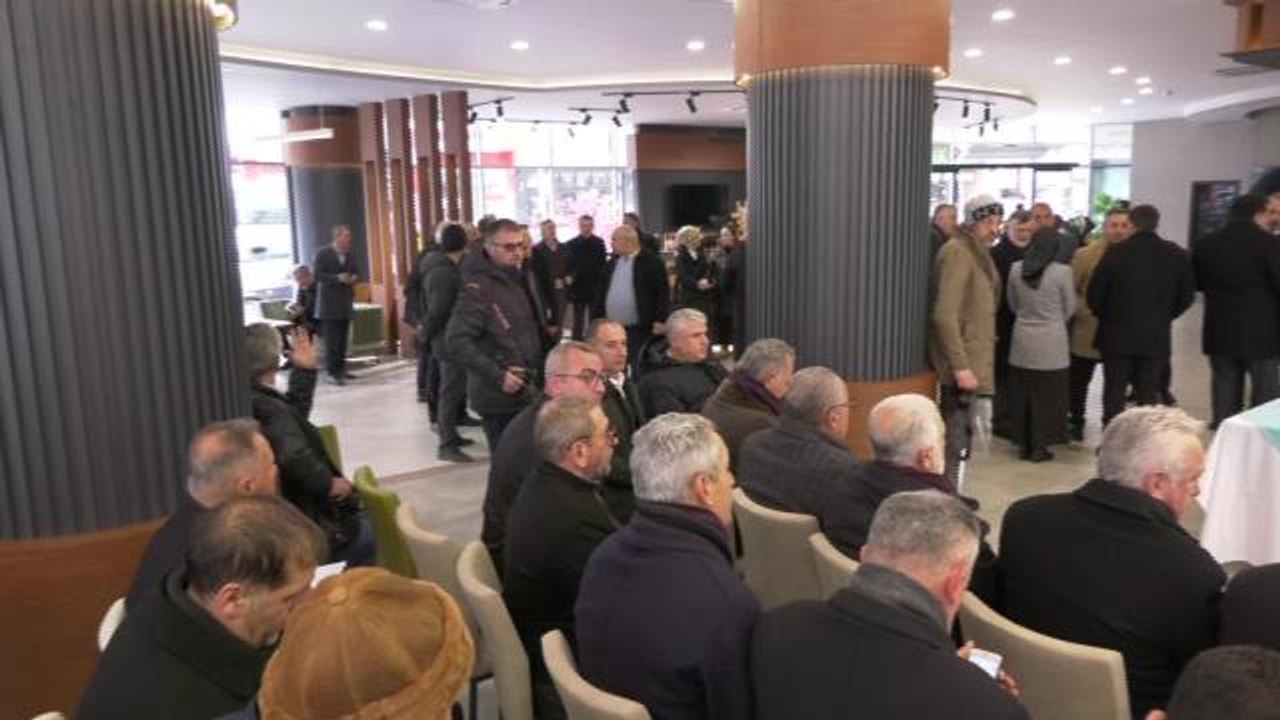 Rize Valisi Kemal Çeber, Depremzedelere Yardım İçin Sivil Toplum Örgütleri ve Siyasi Parti Temsilcileri ile Biraraya Geldi