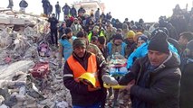 Tosya Belediyesi Arama Kurtarma Ekibi, enkaz altından bir depremzedeyi kurtardı