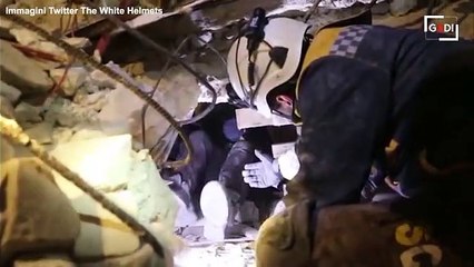 Terremoto in Siria: bambina recuperata dopo 40 ore sotto le macerie