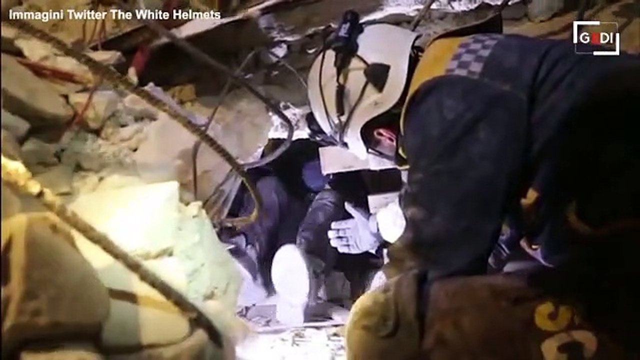 Terremoto in Siria: bambina recuperata dopo 40 ore sotto le macerie