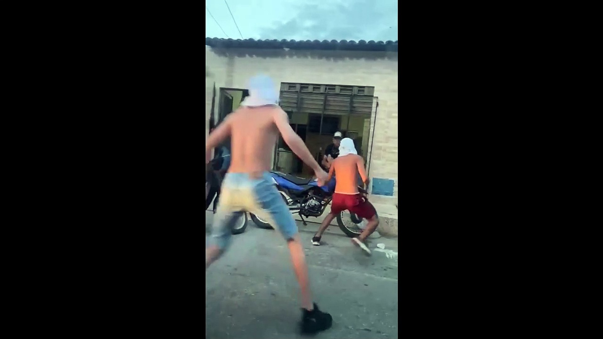 Torcedores do Ceará e do Fortaleza entram em confronto horas antes de  Clássico-Rei na Arena Castelão; vídeo, Ceará