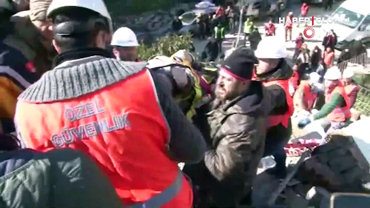 Acılı babanın en zor anları: Bir evladı enkazdan sağ çıkarılırken diğer evladının öldüğünü öğrendi