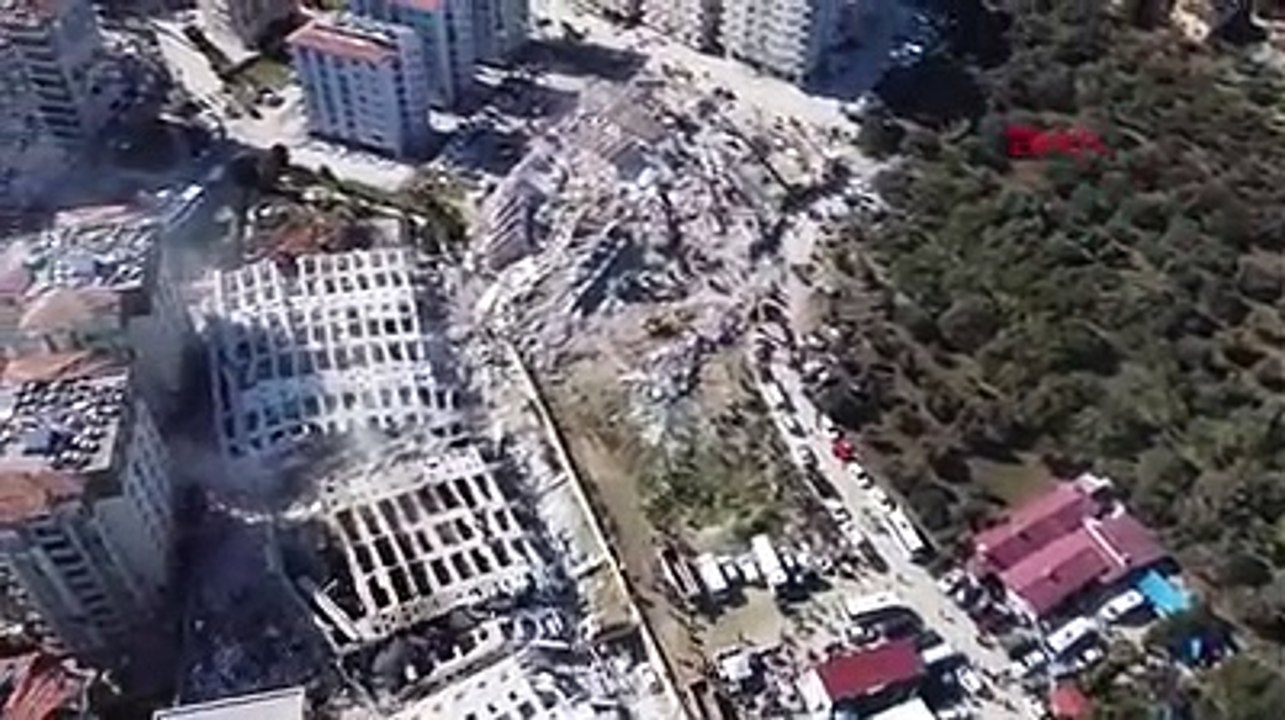 ''Cennetten bir kare'' demişlerdi... Lüks rezidans yerle bir oldu