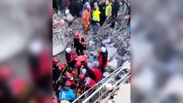 Adıyaman'da Sevindiren #Haber: Deprem Enkazında 61 Saatlik Mücadelesi Mutlu Bitti - TGRT Haber