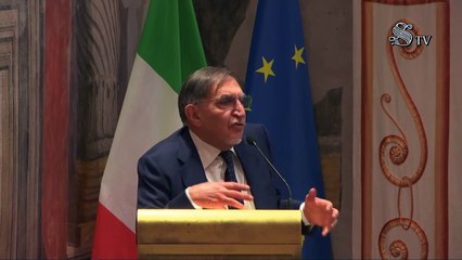 Ignazio La Russa: "Ho un busto del duce, me l'ha lasciato mio padre e non lo butterò mai"