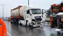 Yola dökülen yağ kazaya sebep oldu, tanker kamyona arkadan çarptı