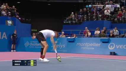 Bublik déraille totalement et fracasse 3 raquettes de suite !