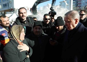 Cumhurbaşkanı Erdoğan, çadırkenti ziyaret etti, depremzedelerin yüreğine su serpti