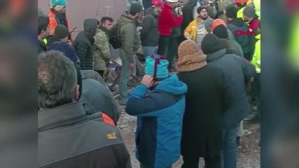 EKSKAVATÖR OPERATÖRÜNÜN DİKKATİ, ENES'İ ENKAZDAN KURTARDI