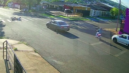 Câmera flagra acidente que deixou adolescente ferida na rua Europa