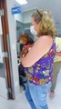 Idoso recebe visita de cachorra de estimação e comove hospital em Blumenau