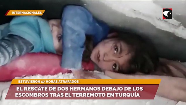 El rescate de dos hermanos debajo de los escombros tras el terremoto en Turquía