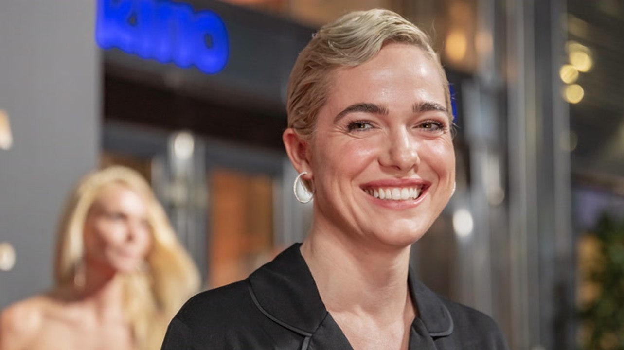 Verena Altenberger: Der wahre Grund, warum sie sich eine Glatze rasierte