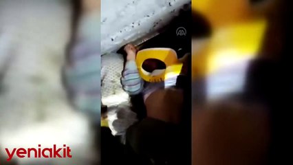 'Kardeşim minik ölebilir' diyen 6 yaşındaki kızın ekiplerle ağlatan konuşması! 'Evimize nasıl girdiniz?'