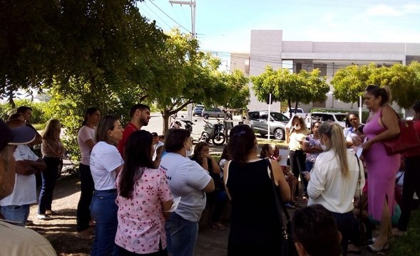 Servidores da Saúde sofrem com salários atrasados em Cajazeiras e reivindicam soluções da gestão
