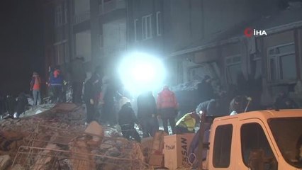 Malatya 57. yıl apartmanında enkaz çalışmaları sürüyor