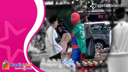 Sosok Spiderman Hadiri Harlah Satu Abad NU, Curi Perhatian Gubernur Khofifah