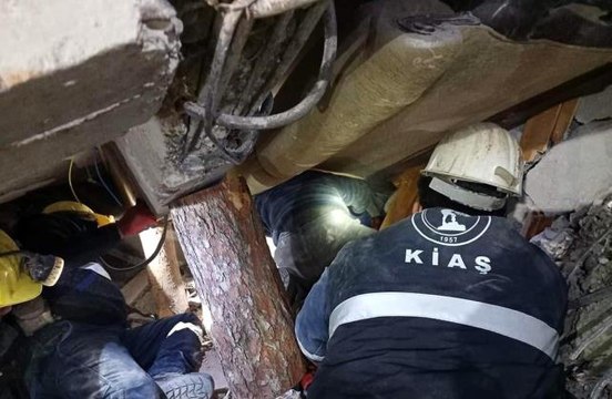 (KAHRAMANMARAŞ)Kahramanmaraş'ta bir kişi daha enkaz altından sağ olarak kurtarıldı