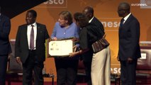 اليونيسكو تمنح أنغيلا ميركل جائزة السلام لترحيبها بالمهاجرين