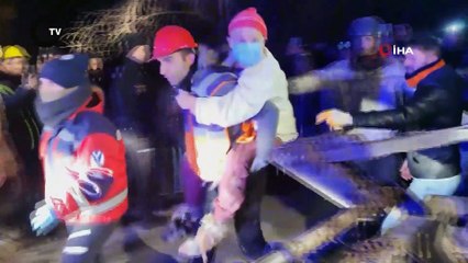 Kahramanmaraş'ta ayaklarına doladığı bez parçalarıyla 72 saat yaşama tutundu