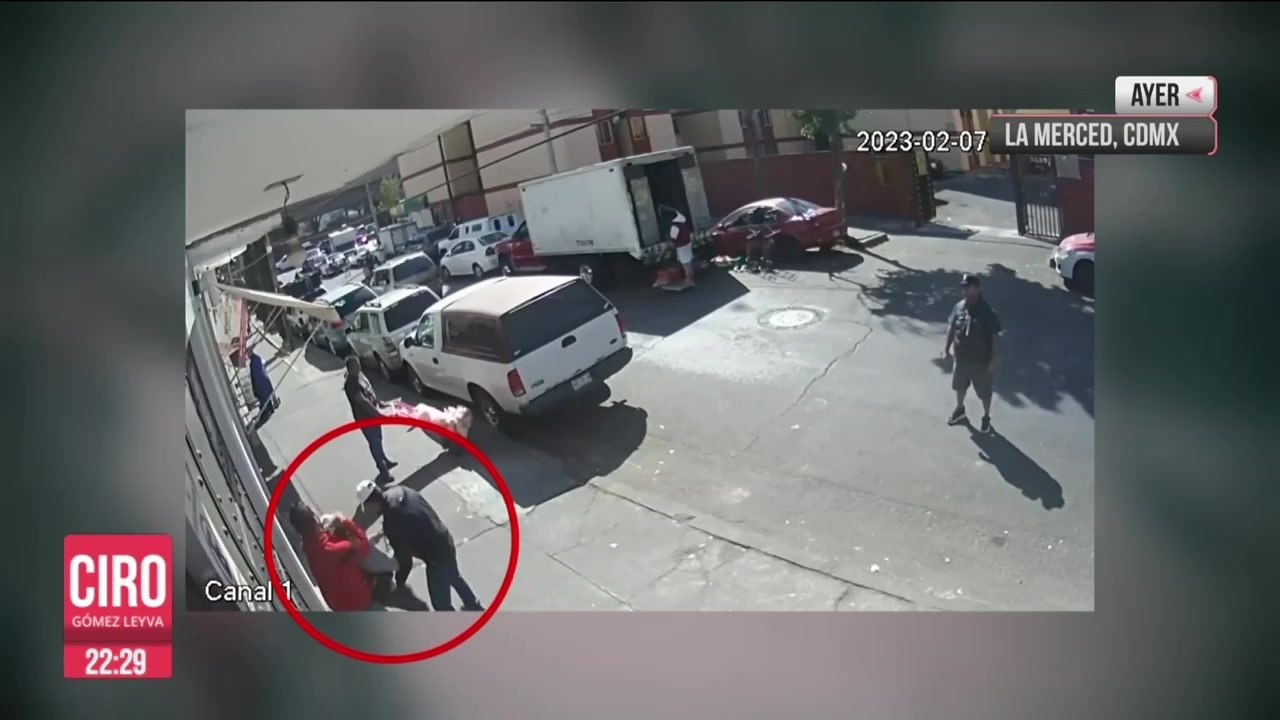 Con llave china, sujetos asaltaron a un joven en La Merced, CDMX